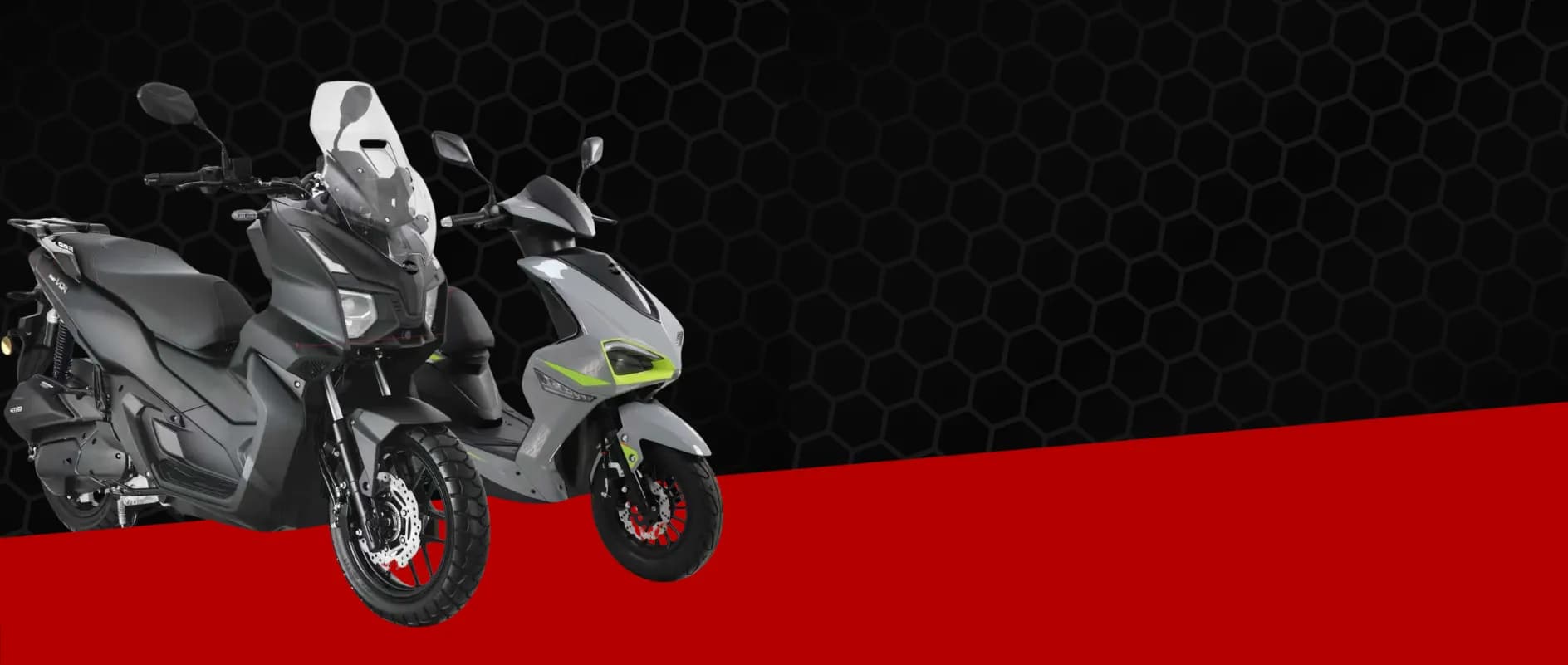 Deux scooters 125 cc sur le décor GAP Tahiti